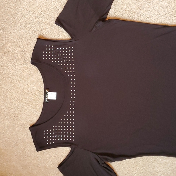 Venus size Large black cold shoulder shirt *only wore once* - Picture 8 of 10